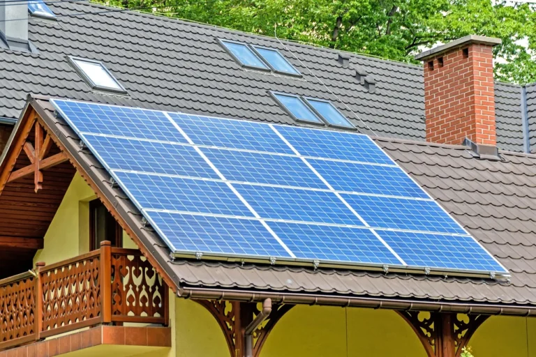 rentabilité panneau solaire sur toit d'une maison